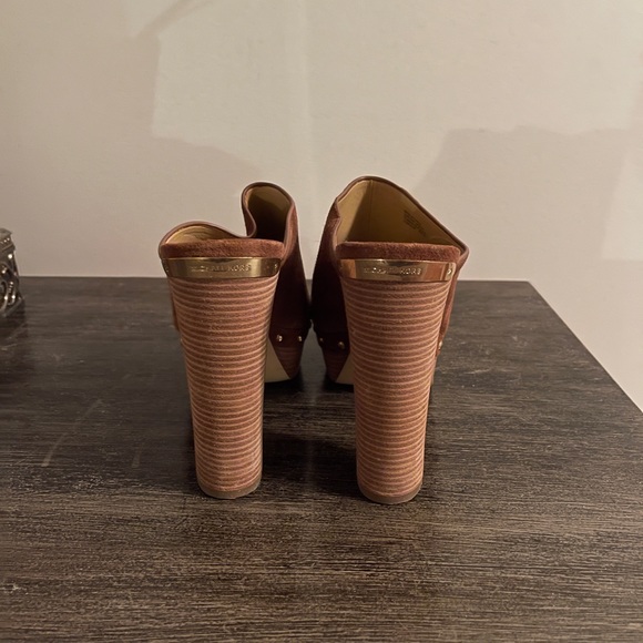 Michael Kors 70s style platform heel - Picture 3 of 6